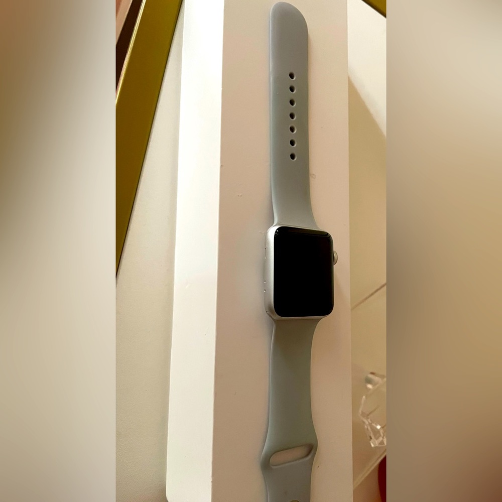 Used Apple Watch Series 3 42MM Silver Aluminum Color Sports Band Fog (Gray)